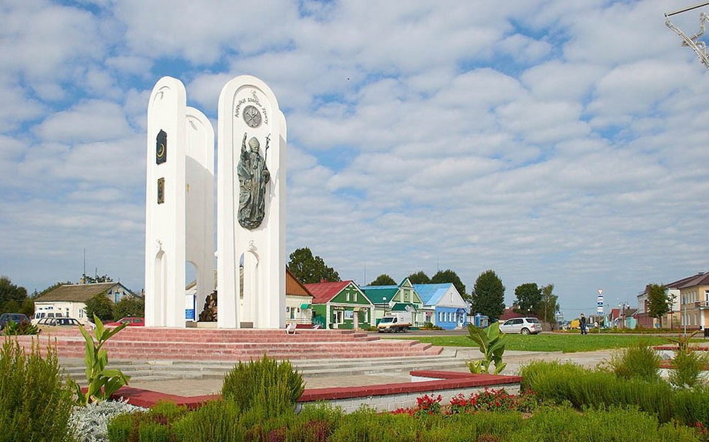 Памятник четырем конфессиям в Ивье